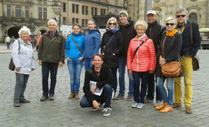 Reiseleiter und Gruppe. Guia y grupo. Guide and group.